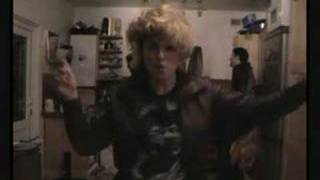 Sandi Thom - Saturday Night (Home made video from Sandi&#39;s Kitchen!) 2007