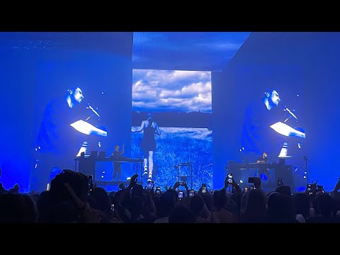 Fred Again.. - Angie (i've been lost) & Clara (the night is dark) Live Zénith Paris La Villette 2023