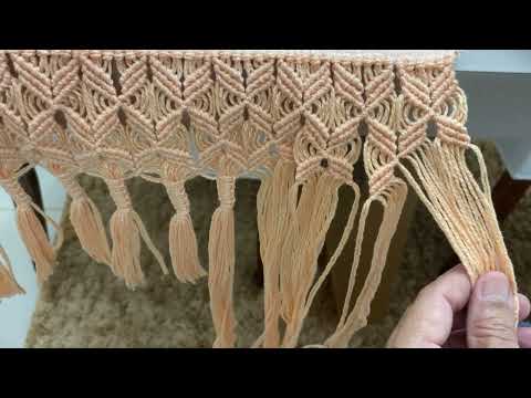 Aulinha de macramê finalizando toalha de lavabo