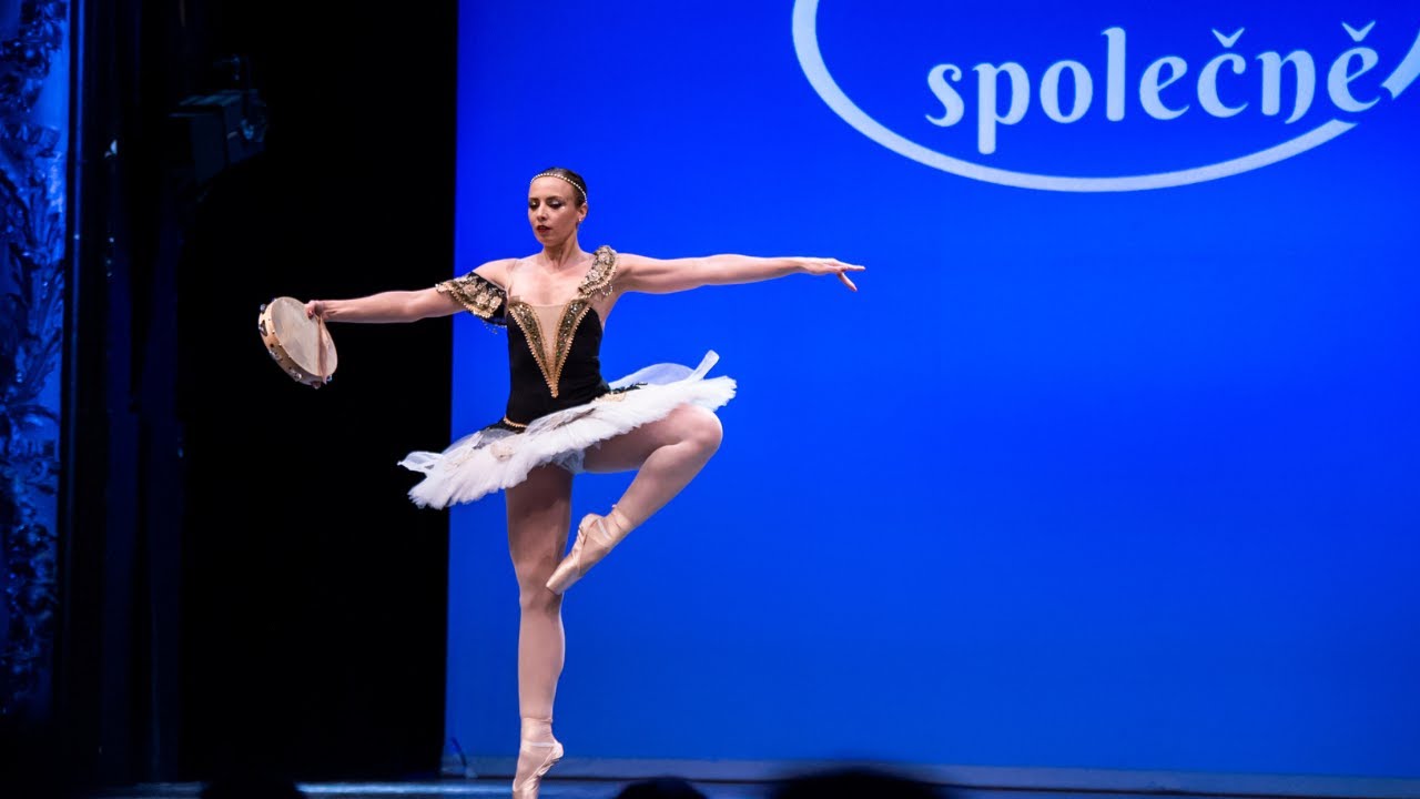35. Ballerinas di Praga – Esmeralda (Act III) a Swanhildina variace z baletu Coppélia