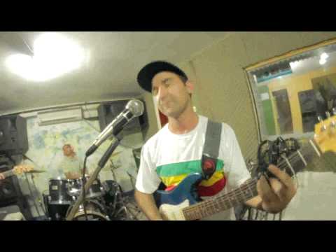 Surf Na Praia - Banda Louveroots