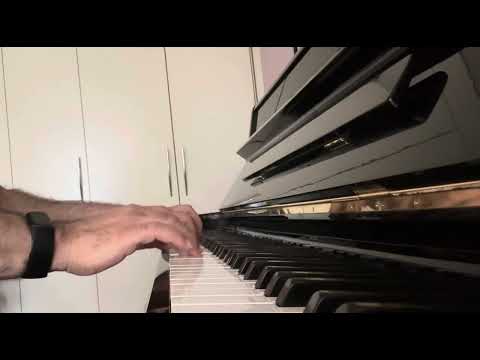 Moins joli (Piano cover) by  Iliona