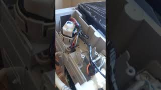 Mesin cuci top loading muncul kode error' E03