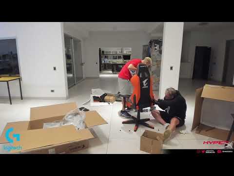 coscu le tira un peo en la cara a momo