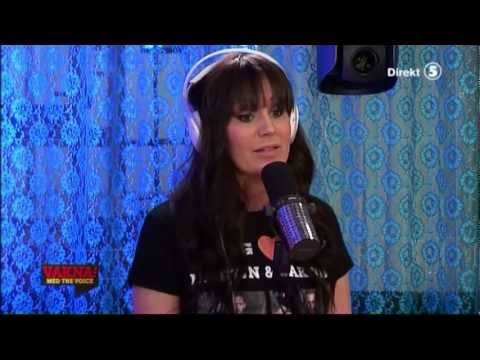 Izzas nya straff, t-shirt med Martin och Jakob - VAKNA! med The Voice