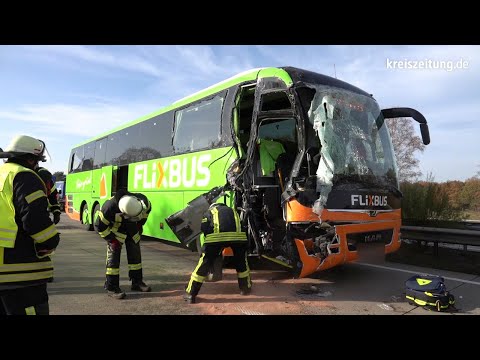Flixbus rammt Lastwagen auf der A1 bei Harpstedt