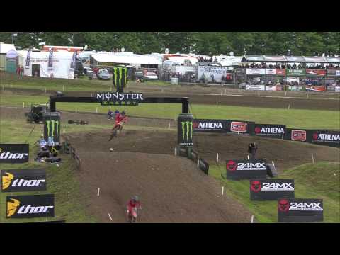 Evgeny Bobryshev pass Gautier Paulin MXGP of Great Britain 2015 - motocross