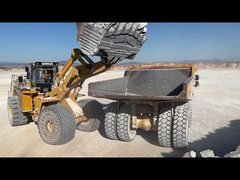 Caterpillar 992K Wheel Loader Loading Caterpillar 777F Dumpers - Interkat SA