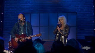 Steve Earle and Emmylou Harris with "Goodbye" from Skyville Live