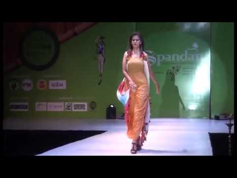 Divyanshi Rawat Fashion Sho...