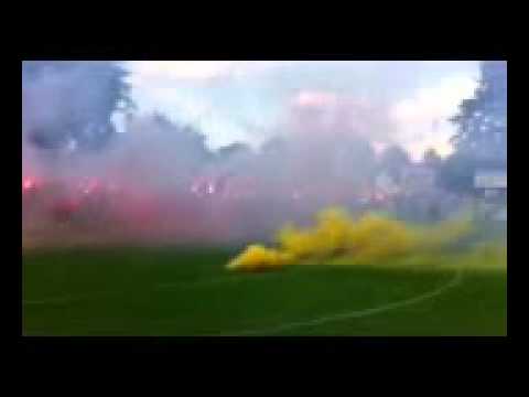 NAC-fans en -spelers eren overleden supporter Vak G - deel 1