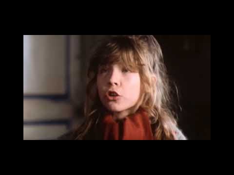 Jul I Junibacken - Abbe skurar Golvet