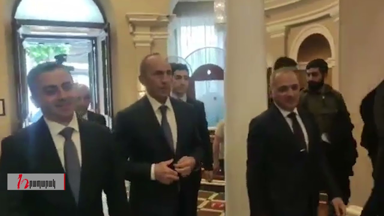 Օպերայի մոտ լռվել էինք․ Քոչարյանը` իր ուշացման մասին