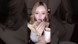 ド派手なパンチラ♥️真っ赤かな♥️