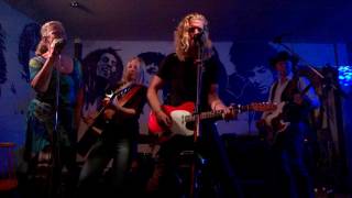 A clip from The Lavens live at The Crossroads Blues Club, Tower of Song