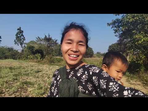 Mummy aur Main snail collect Kiya Nadi se 