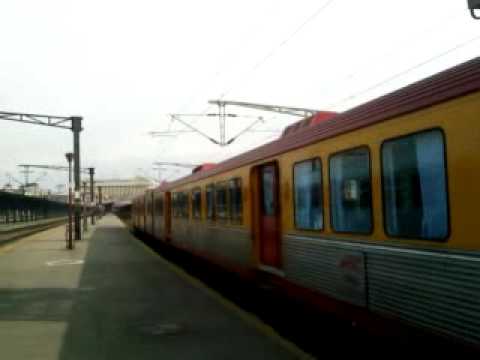 P7036 (CFR) si A14021 (RegioTrans) plecand din Gara de Nord, 16.04.2010