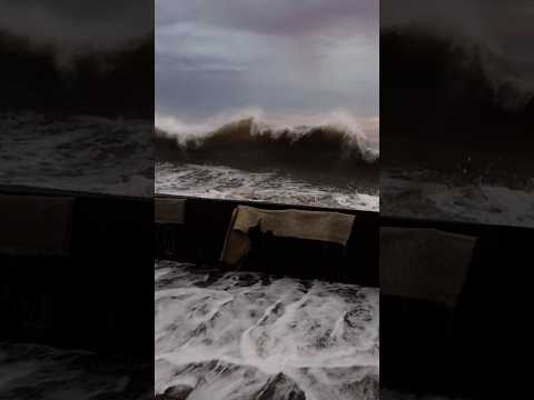 Powerful waves from Hurricane Marie slam Southern California