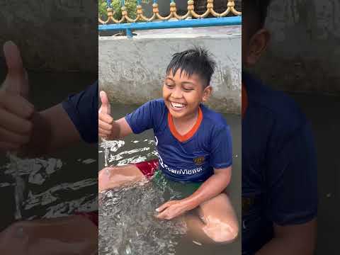 Main air di saat banjir #komedi #lucu #hiburan #funny