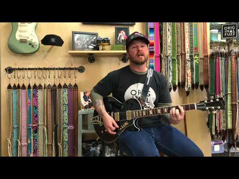 How to Make a Song Your Own by Embellishing the Chords // Guitar For A Minute