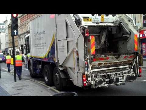 Garbage Truck in London-3 20.6.09