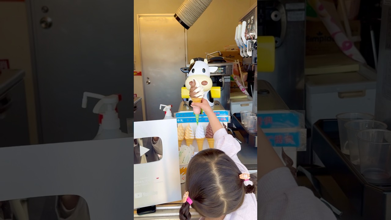 YouTube Silver Play Button▶️ soft serve🐮🍦 실버 버튼▶️소프트 아이스크림🐮🍦銀の盾と牛さんソフトクリーム🐮🍦#japanesefood #銀の盾