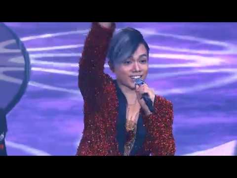 Video thumbnail for 兩座位跑車 (Two-seater) (Live at Hong Kong Coliseum 2018)