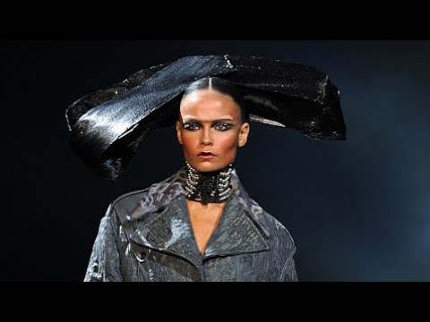 JOHN GALLIANO Fall/Winter 2010-11 Paris | Full Show