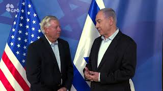 ראש הממשלה בנימין נתניהו בפגישה עם הסנאטור לינדזי גרהאם (עדכוני משרד ראש הממשלה) - התמונה מוצגת ישירות מתוך אתר האינטרנט יוטיוב. זכויות היוצרים בתמונה שייכות ליוצרה. קישור קרדיט למקור התוכן נמצא בתוך דף הסרטון