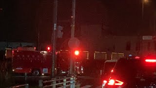 2021年10月31日に発生した京王線の事案に中央自動車道を通って出場すると見られる東京消防庁救助工作車、資器材搬送車等（隊不明）