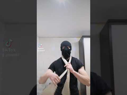 Фокус с шарфом сквозь шею)