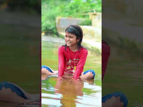 Aayushi talab me gir gayi fir ye kya huaa😲 #comedy #funny #shortsfeed #viral #trending #shorts