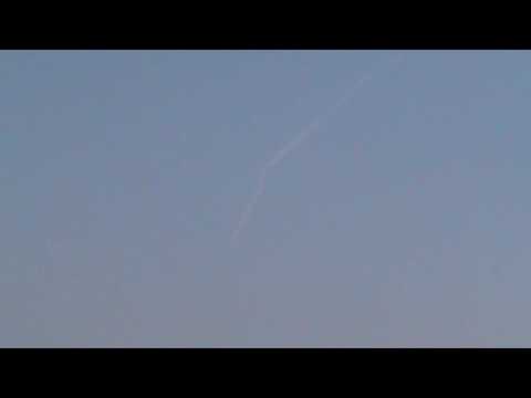 لحظة سقوط طائرة حربية تابعة لقوات النظام في مورك في محافظة حماة