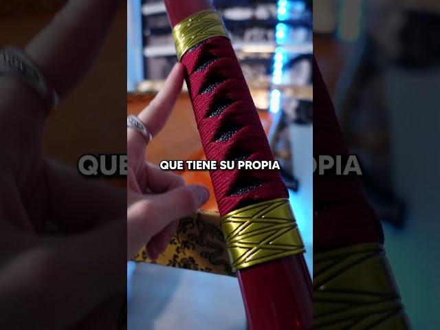 Vídeo relacionado con Hashiman Roronoa Zoro Shusui Wado Kitetsu Triple Katana One Piece - Tres réplicas de manga sable + soporte de espada de madera + triple cinturón