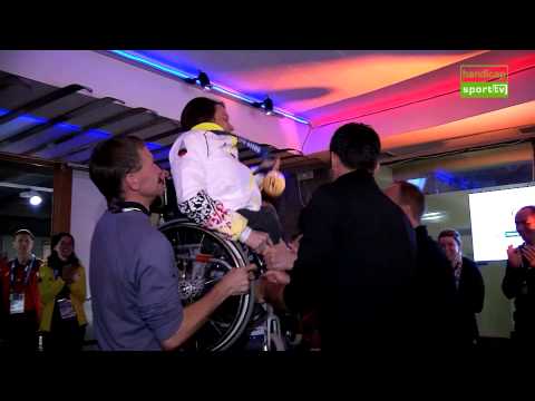 Anja Wicker (fast) sprachlos nach Biathlon-Gold