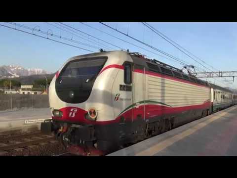 LA PARTENZA CON IL SALUTO DELLA E.402B 176 CON L' INTERCYTI DA CARRARA. 7 - 4 - 2018