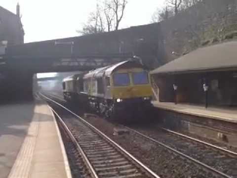 Fastline Class 66 No's 66303 + 66301 on 0Z66 Crewe - York @ Mossley on 25.03.11