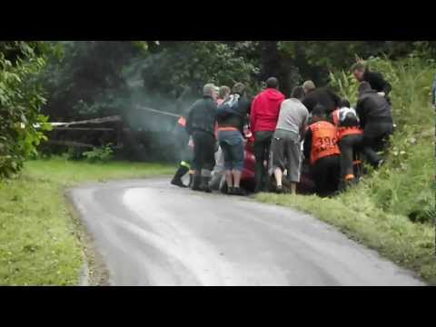 21 Rajd Rzeszowski OS.11 NIECHOBRZ wypychanie  z rowu B.KOCHAŃCZYK/B.KWIATEK HONDA CIVIC