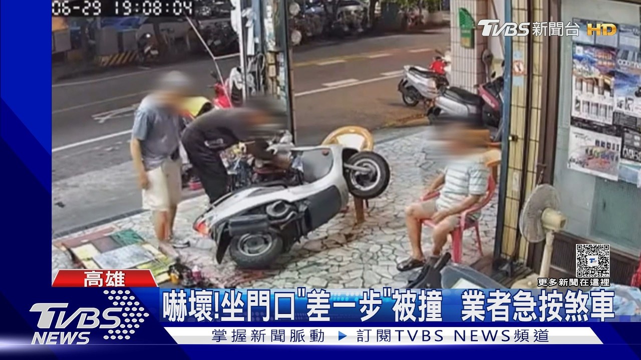 影音／最後的疼愛是手放開！　阿伯修車誤催油門不放　暴衝進店