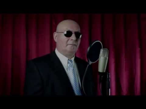 Kultvicc 5 - Kocsmában, a pultnál mondja egy borostás férfi a csaposnak