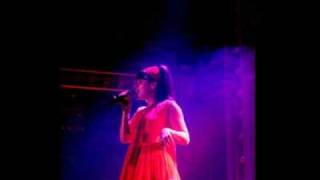 Lily Allen - Everythings Just Wonderful (+lyrics)