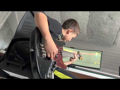 (11yrs) AronTheBassist plays Omah Lay - I’m a mess (bass cover)