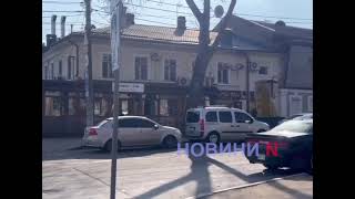 Автомобільний затор утворився через чергу в McDonald's у центрі Миколаєва (відео)