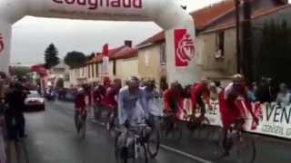 preview picture of video 'Départ du Tour de Vendée 2012 de la Ferrière'