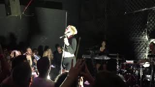 Betty Who - Blue Heaven Midnight Crush (Live)