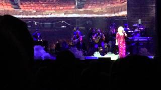 Bette Midler performing "Spring Can Really Hang You Up The Most"
