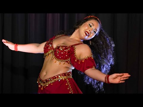 Bianca Tucci dança Andaluz no Show Raqs Vintage