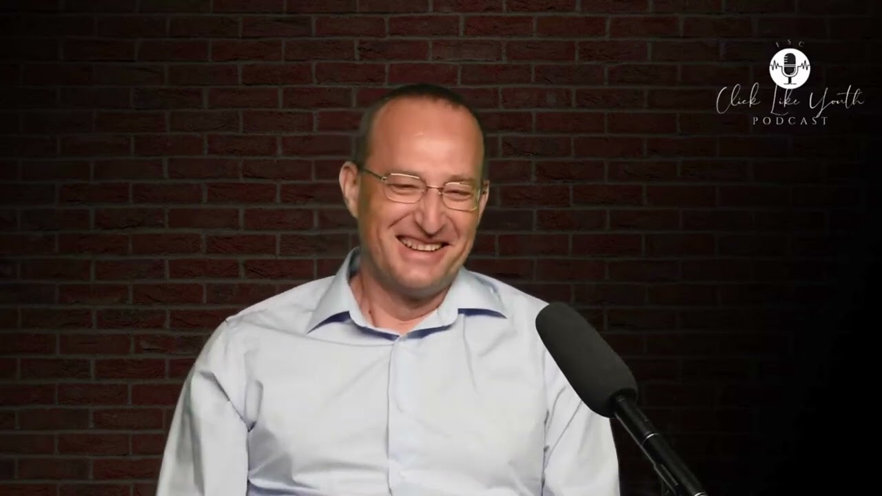 De vorbă cu doctorul Mihai Galinescu. Cum poți deveni un medic de succes! - Click Like Youth Podcast