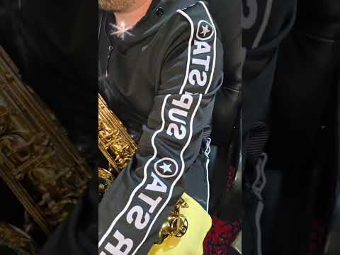 Basil to put in the beam-saxophone tutorial 🎷☃️❄️