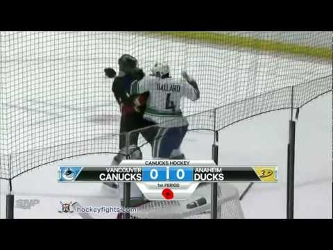 Keith Ballard vs Corey Perry Nov 11, 2011
